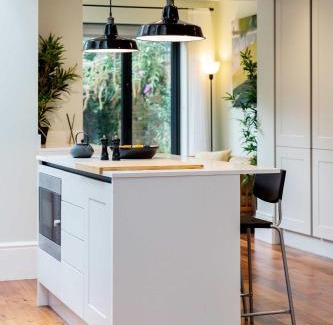 Oval House | Veeve - Embassy Elegance