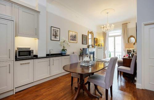 Redcliffe Apartment | Veeve - South Kensington Charm