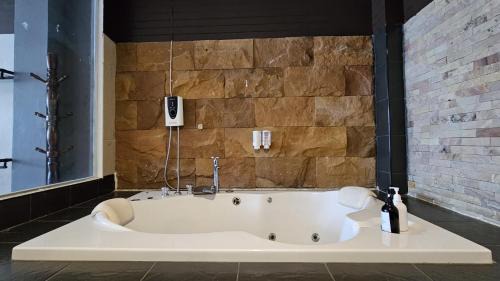 Talat Nuea Hotel | Velanon Phuket