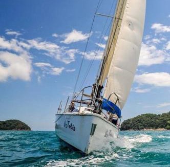 Costa Verde Boat Rental | Veleiro Tétis Ubatuba