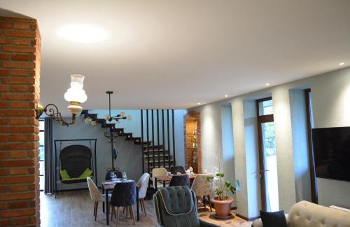 Velistsʼikhe House | Velio Guest House