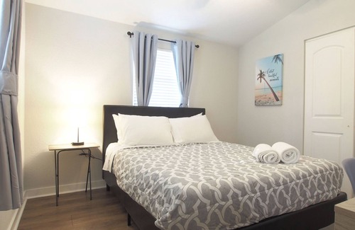 Sandalwood House | VELUXE Home Retreat Private Cul De Sac
