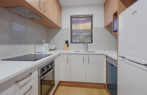 Mangere House | Ventura Heights Townhouse with Parking and Patio