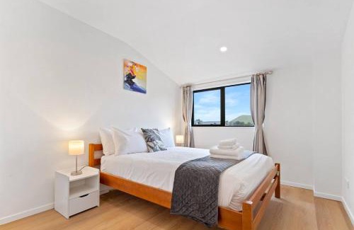 Mangere House | Ventura Retreat Townhouse with Parking and Patio