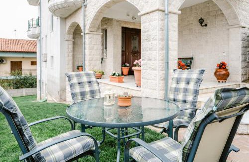 Veroia Apartment | Veria Panorama Luxury Suite With Garden.