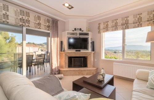 Akrotiri Villa | VerMera Island Residence