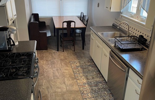 Vermilion Cottage | Vermilion cottage with 6 beds, beach access, AC, WiFi, dishwasher & pet friendly