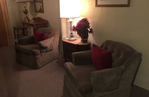 Soudan Bed & Breakfast | Vermilion Park Inn, LL Bear's Den (lower level)