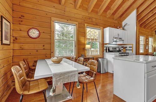 Warren Cabin | Vermont cabin w/porch & forest charm