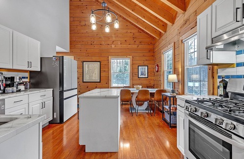 Warren Cabin | Vermont cabin w/porch & forest charm