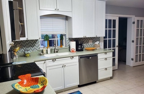 Florida Ridge House | VeroHouse: 3BR 2BA, pet friendly, beautiful fenced back yard, quiet neighborhood