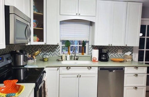 Florida Ridge House | VeroHouse: 3BR 2BA, pet friendly, beautiful fenced back yard, quiet neighborhood