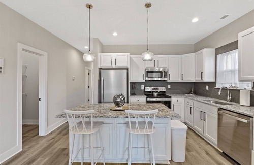Jeffersonville House | Veronica's Place: Work Friendly & Near Downtown