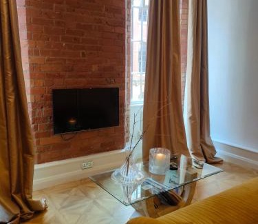 Nottingham City Centre Apartment | Versailles
