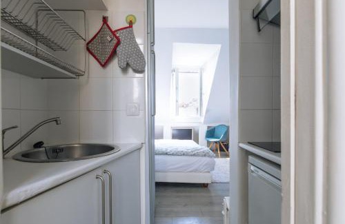 Saint-Gervais Apartment | Very Central Studio Apartment for 2 in Paris
