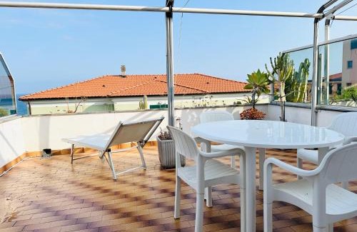 Riva Ligure Apartment | Very close to the beach Terrace with a sea view