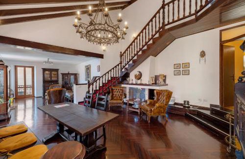 Consiglio di Rumo Apartment | Very Elegant Historic Apartment F2