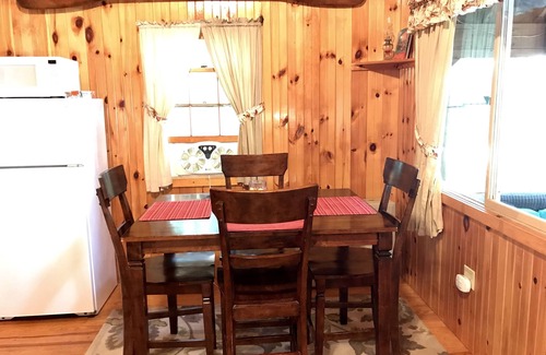Leeds Cottage | Very Family Friendly Newly Updated Cottage on Androscoggin Lake