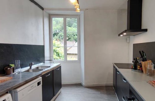 Vic-sur-Cere House | Very large 15-person gite in a former monastery