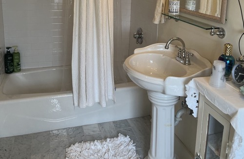 Esplanade Ridge Bed & Breakfast | Very Near the French Quarter. BnB room with Private Bath