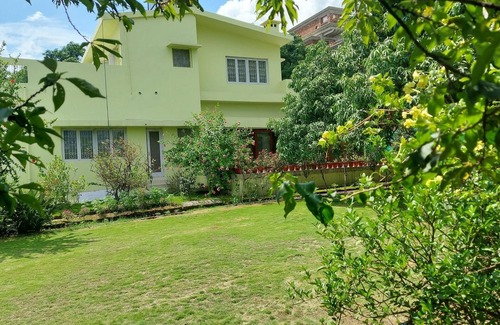 Bullawala Villa | very near to shopping mall with mountain view