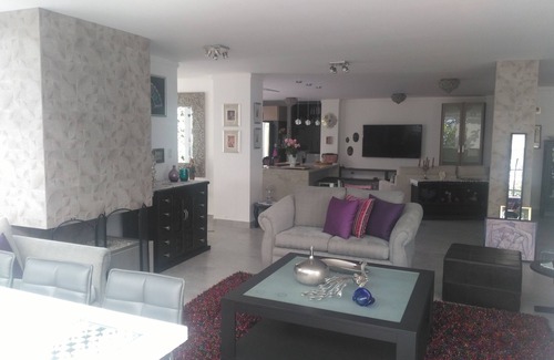 Quito Apartment | Very spacious and fully equipped. Long Term Rental. Colinas de Pichincha.