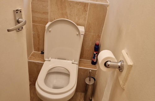 Clapton Apartment | Very Spacious. Clean and Central With Good Transport Link