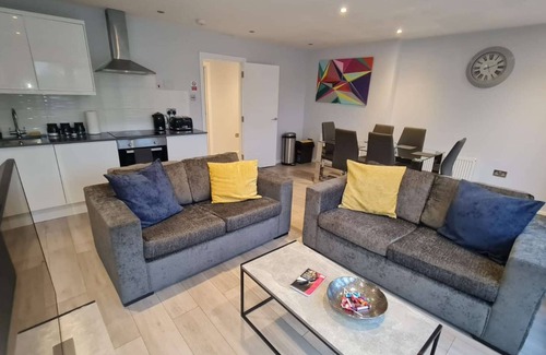 Cranford Apartment | Very spacious living room and utterly self contained.