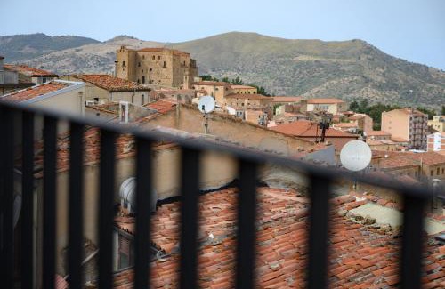 Castelbuono Apartment | Vetriera41