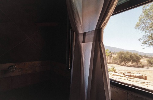 Valle de Guadalupe Ski Chalet | Viña Calabria Barrel Suite Deluxe King Villa Valle View