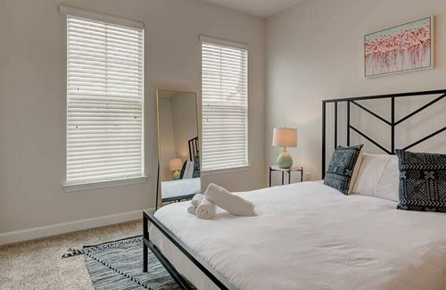 SouthPark Apartment | Viagem|Peaceful 2BR w/ Gym+Parking+Pool