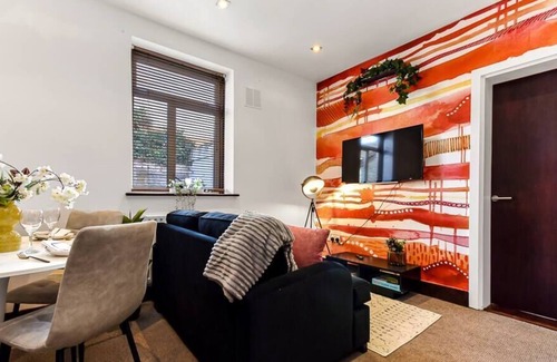 Walpole Apartment | Vibrant 1 BD Retreat - Perfect for Couples