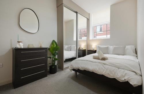 Sheffield City Centre Apartment | Vibrant 1 Bed Apartment, FREE Parking, North Church St, Sheffield City Centre - Hosted by Stay Host Save