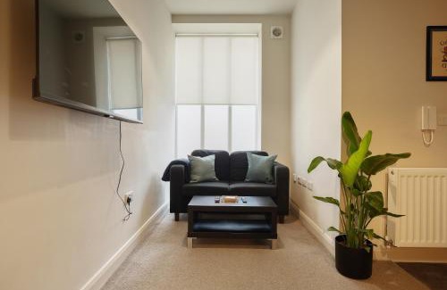 Sheffield City Centre Apartment | Vibrant 1 Bed Apartment, FREE Parking, North Church St, Sheffield City Centre - Hosted by Stay Host Save