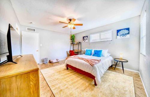 Encanto House | Vibrant 1950s Midtown Phoenix Home