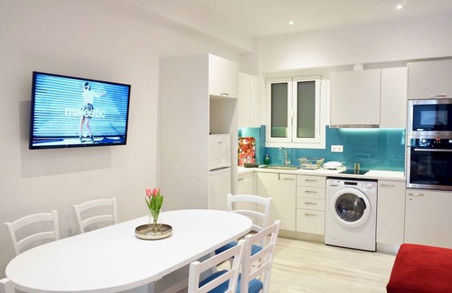 Pangrati Apartment | Vibrant & Cozy Apt in Athens