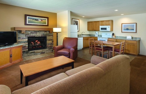Bend Resort | Vibrant nightlife and growing art scene!