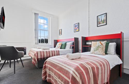 Dudley Apartment | Vibrant, spacious studio with Parking and Netflix