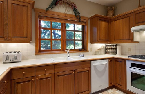 Nordic Estates House | Vibrant townhouse w/hot tub & ski access