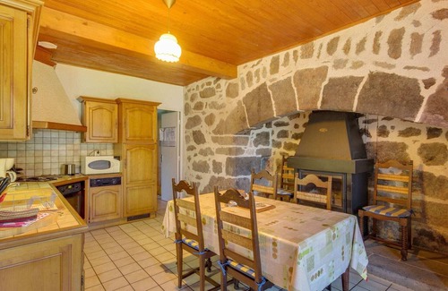 Vic-sur-Cere House | Vic-sur-Cère Family Nest