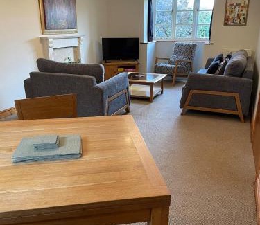 Longford House | Vicarage Court detached bungalow