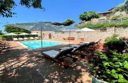 Spoleto Villa | Vicolo : Picturesque cottage with balcony + patio/seats 4/5 in private village