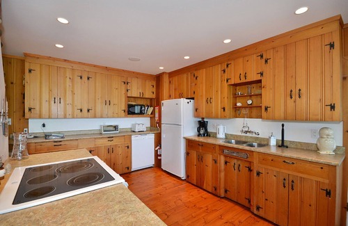 North Saanich House | Victoria Area Deep Cove Ocean Front 5 Bedroom Private Vacation Home