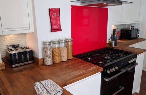 Exeter House | Victoria House Exeter - Sleeps 10 People