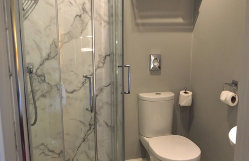 Salisbury House | Victoria Lodge Guest House