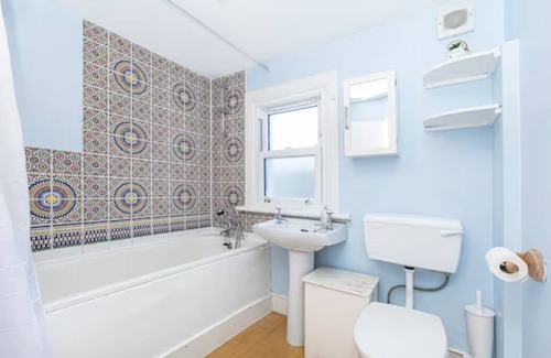 Ferndale Apartment | Victorian 3BR Multilevel flat w/terrace in Clapham