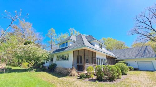 Union Pier House | Victory Gardens