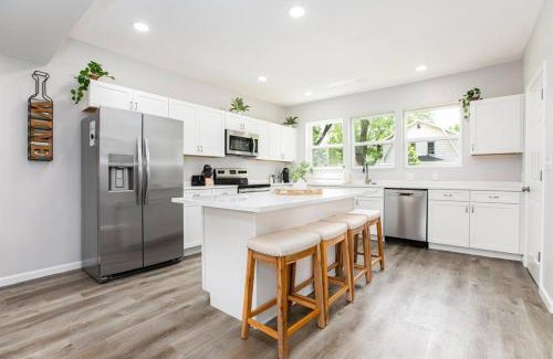 Near Northwest Apartment | Victory Villa - 5 BR Home 5 Min From Campus