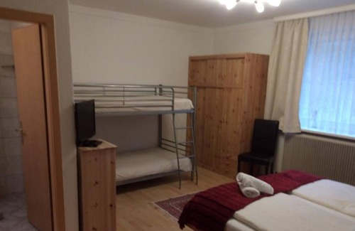 Bad Kleinkirchheim Cottage | Vierbettzimmer, Dusche, WC, Standard - Hotel Kirchenwirt