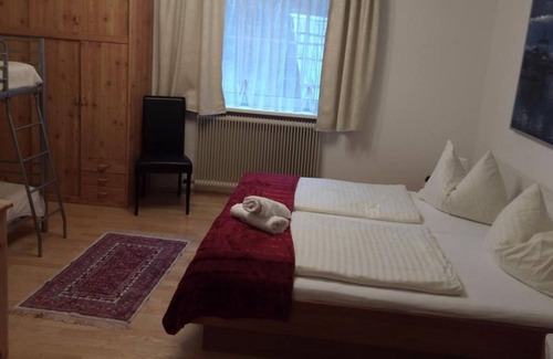 Bad Kleinkirchheim Cottage | Vierbettzimmer, Dusche, WC, Standard - Hotel Kirchenwirt